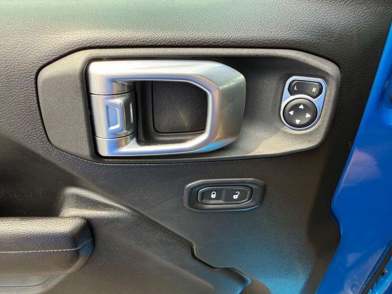 Jeep Wrangler Vehicle Image 23