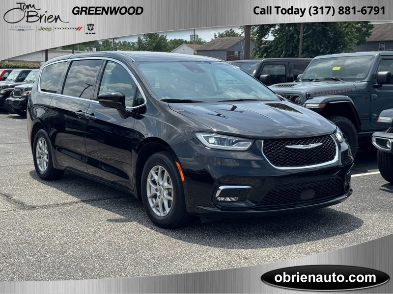Chrysler Pacifica Vehicle Full-screen Gallery Image 01