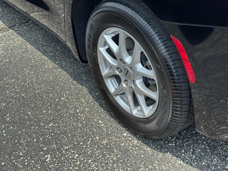 Chrysler Pacifica Vehicle Full-screen Gallery Image 06