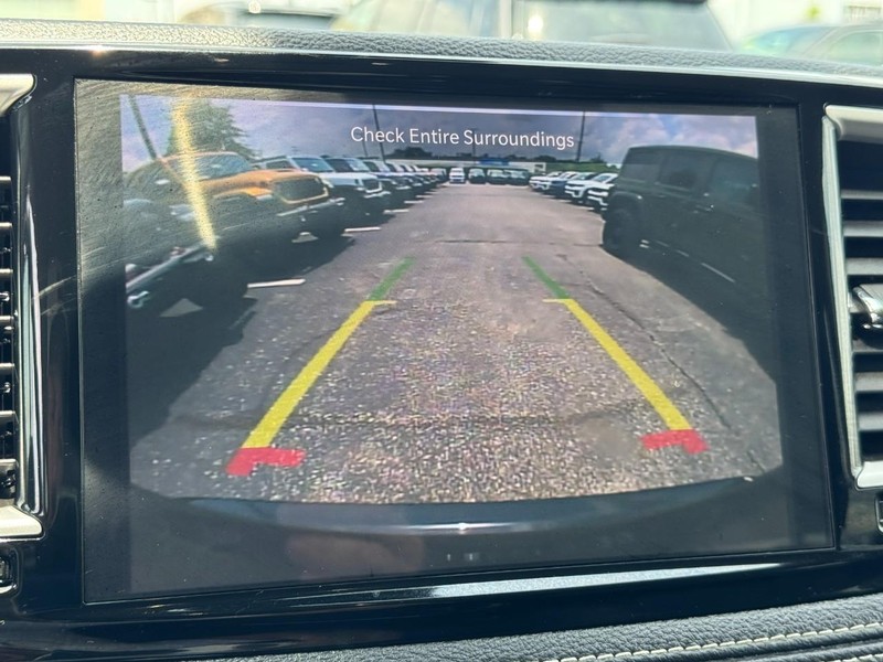 Chrysler Pacifica Vehicle Full-screen Gallery Image 19