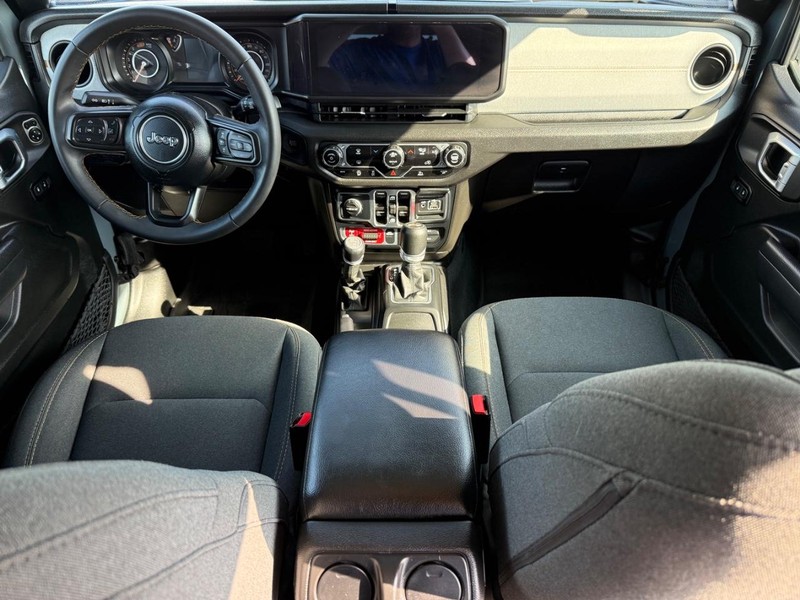 Jeep Wrangler Vehicle Image 11