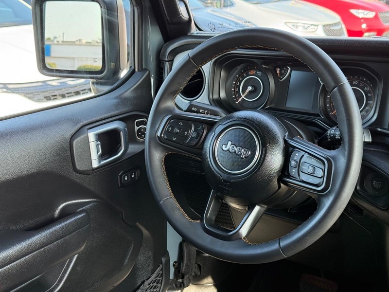 Jeep Wrangler Vehicle Image 12