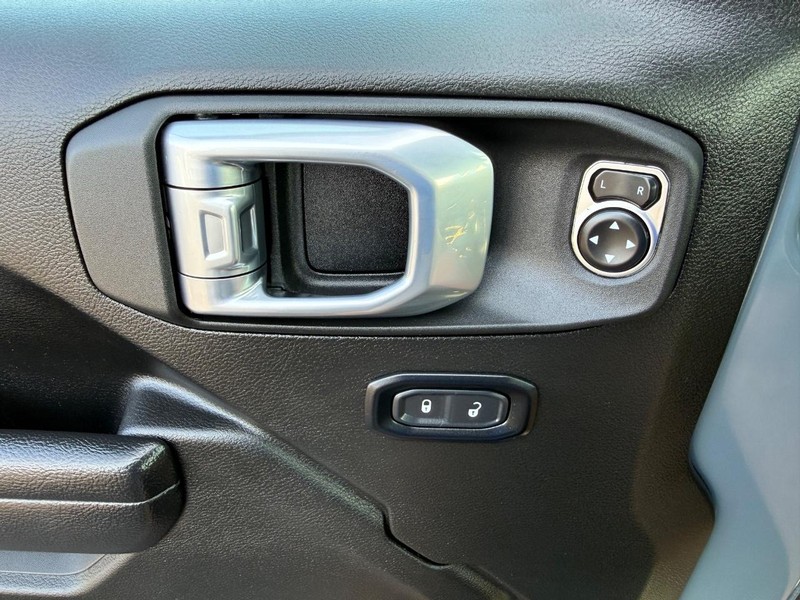 Jeep Wrangler Vehicle Image 22