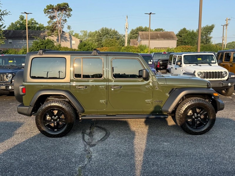 Jeep Wrangler Vehicle Image 02