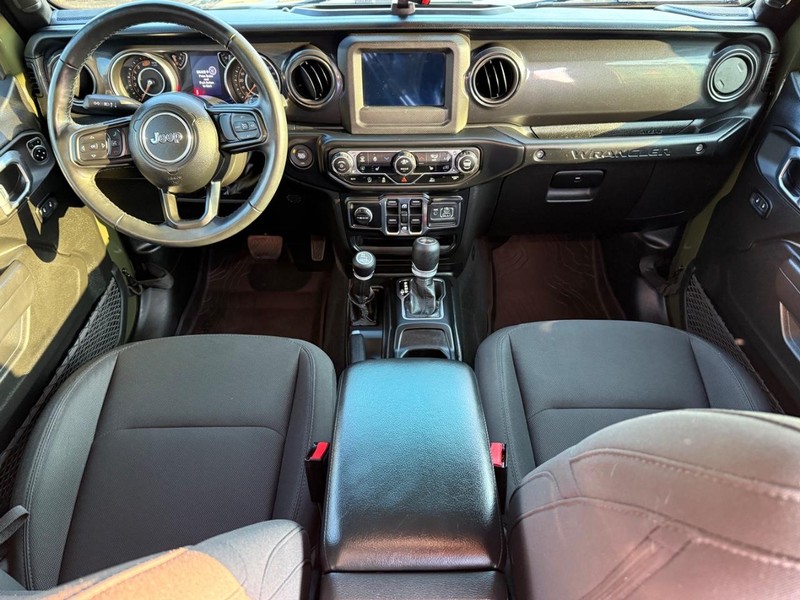 Jeep Wrangler Vehicle Image 11