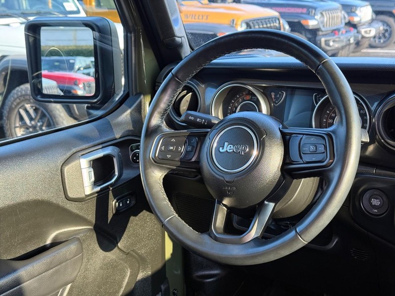 Jeep Wrangler Vehicle Image 12