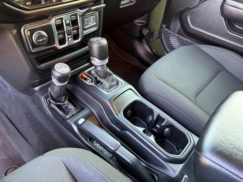 Jeep Wrangler Vehicle Image 20