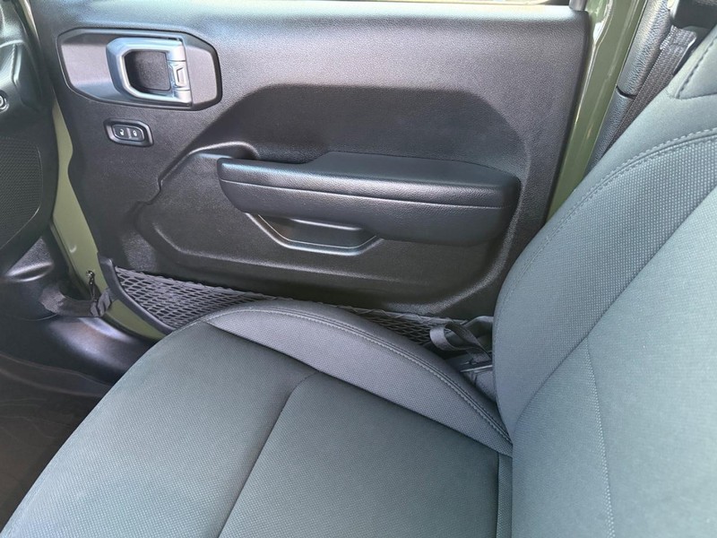 Jeep Wrangler Vehicle Image 21
