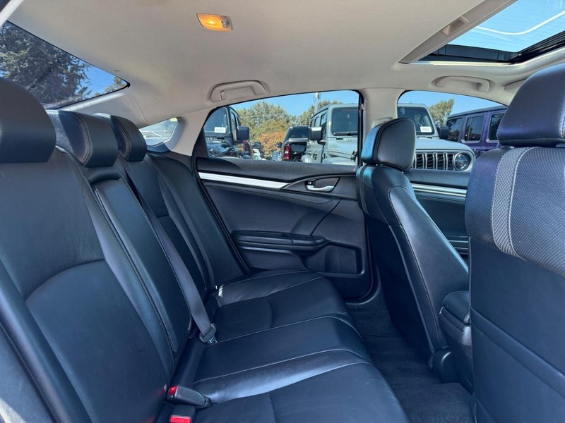 Honda Civic Sedan Vehicle Image 10