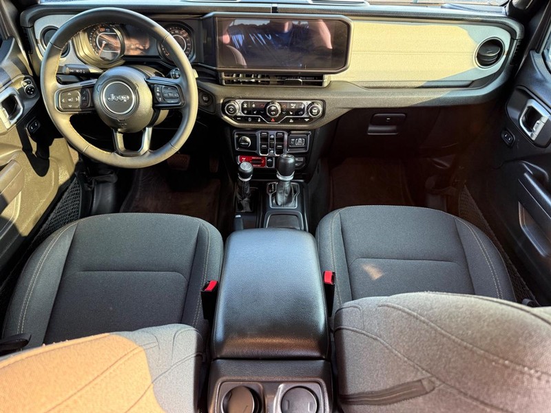 Jeep Wrangler Vehicle Image 11