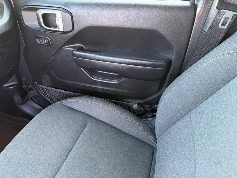 Jeep Wrangler Vehicle Image 21