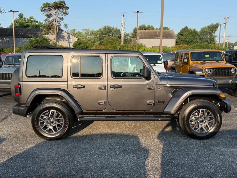 Jeep Wrangler Vehicle Image 02