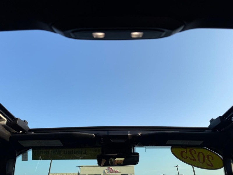 Jeep Wrangler Vehicle Image 11