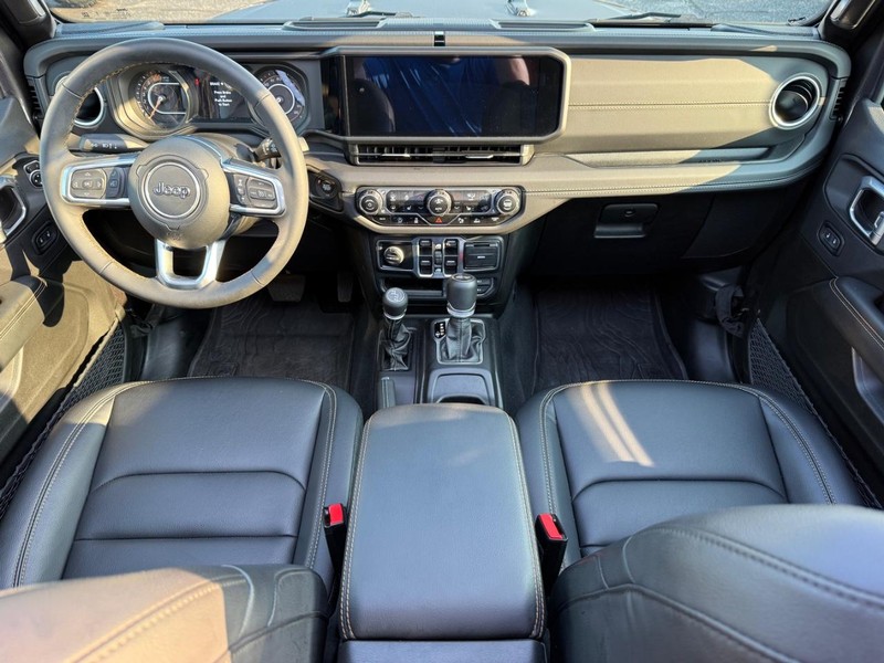 Jeep Wrangler Vehicle Image 12