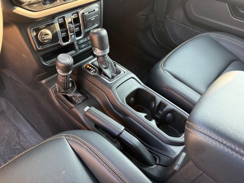 Jeep Wrangler Vehicle Image 21
