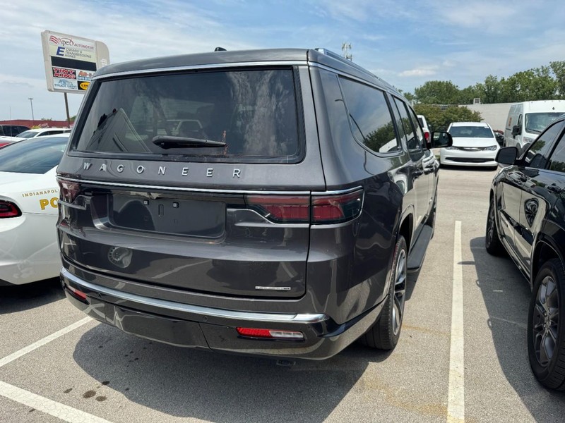 Jeep Wagoneer L Vehicle Image 03