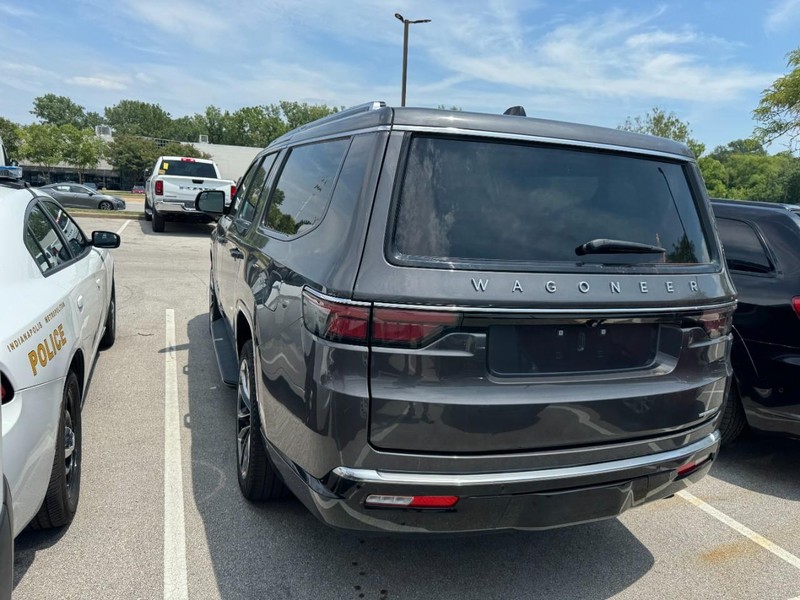Jeep Wagoneer L Vehicle Image 04