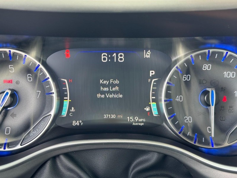 Chrysler Pacifica Vehicle Image 19