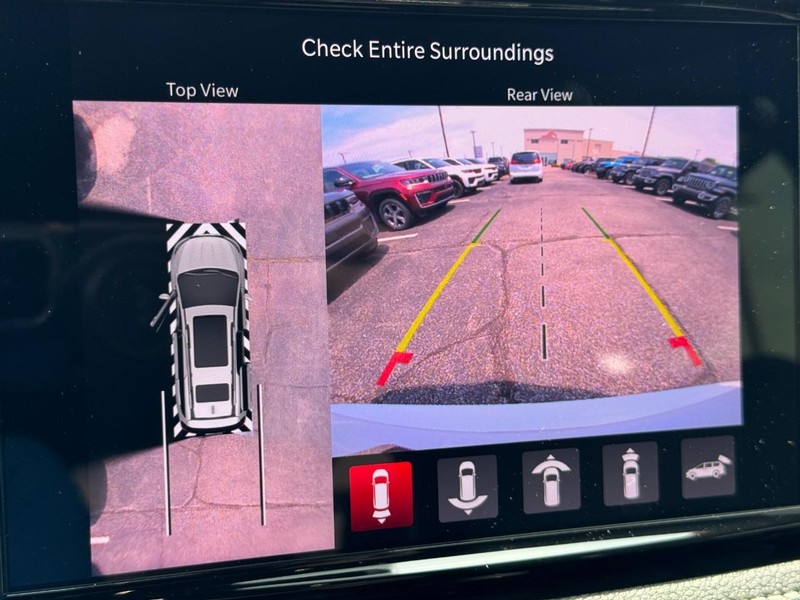 Chrysler Pacifica Vehicle Image 20