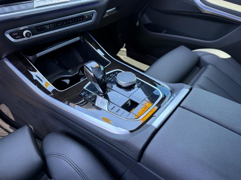 BMW X5 Vehicle Image 21