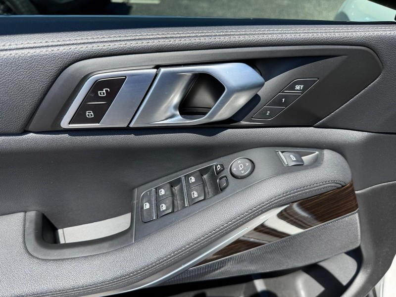 BMW X5 Vehicle Image 26