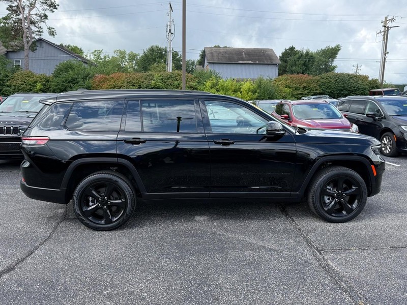 Jeep Grand Cherokee L Vehicle Image 02