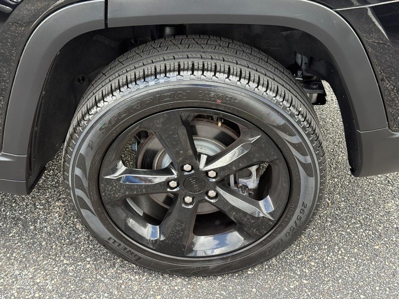 Jeep Grand Cherokee L Vehicle Image 06