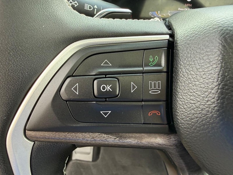 Jeep Grand Cherokee L Vehicle Image 16
