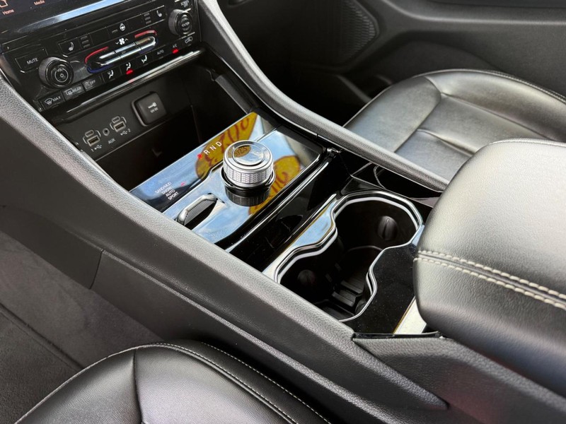 Jeep Grand Cherokee L Vehicle Image 23