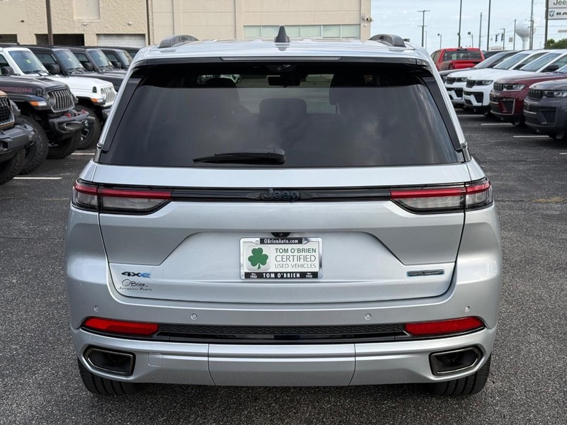 Jeep Grand Cherokee 4xe Vehicle Image 04