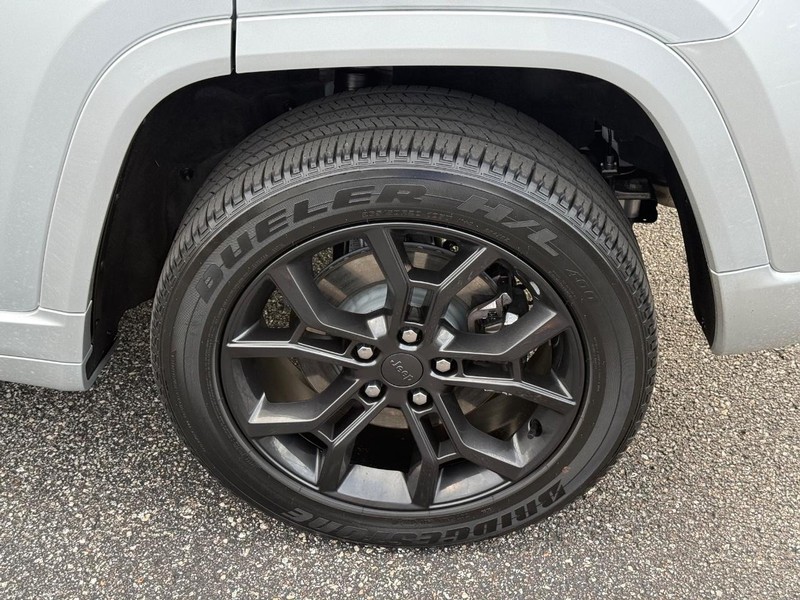 Jeep Grand Cherokee 4xe Vehicle Image 06