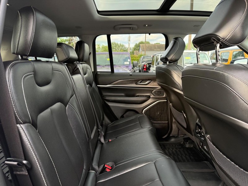 Jeep Grand Cherokee 4xe Vehicle Image 11