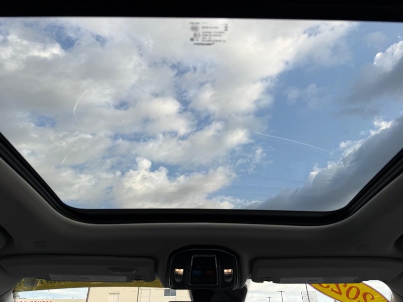Jeep Grand Cherokee 4xe Vehicle Image 12