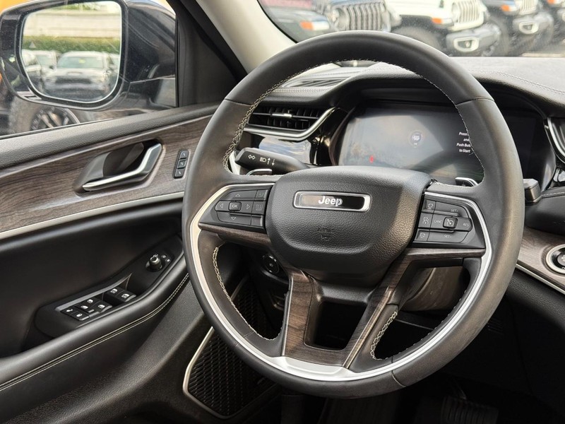 Jeep Grand Cherokee 4xe Vehicle Image 14