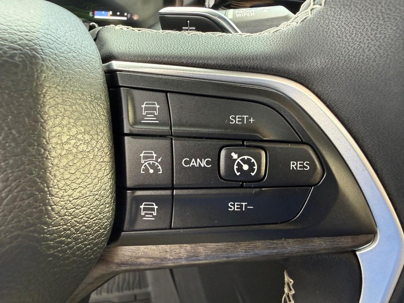Jeep Grand Cherokee 4xe Vehicle Image 16