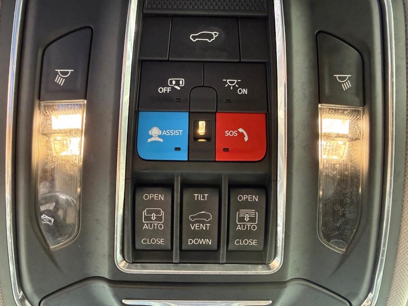 Jeep Grand Cherokee 4xe Vehicle Image 24