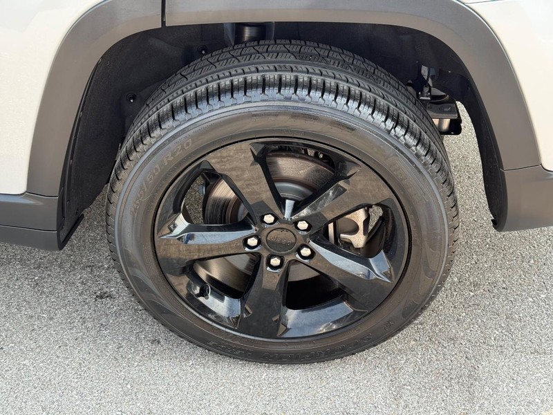 Jeep Grand Cherokee L Vehicle Image 06