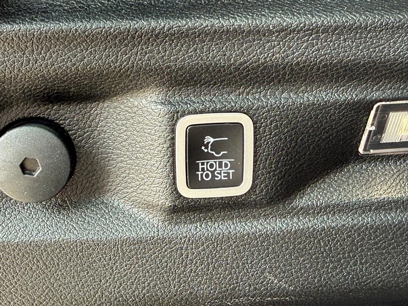 Jeep Grand Cherokee L Vehicle Image 08