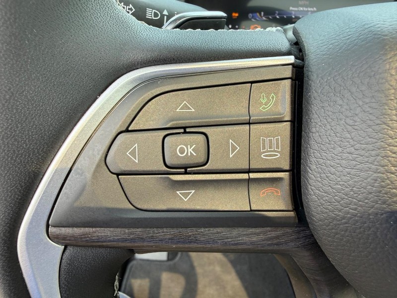 Jeep Grand Cherokee L Vehicle Image 16