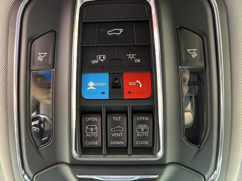 Jeep Grand Cherokee L Vehicle Image 25