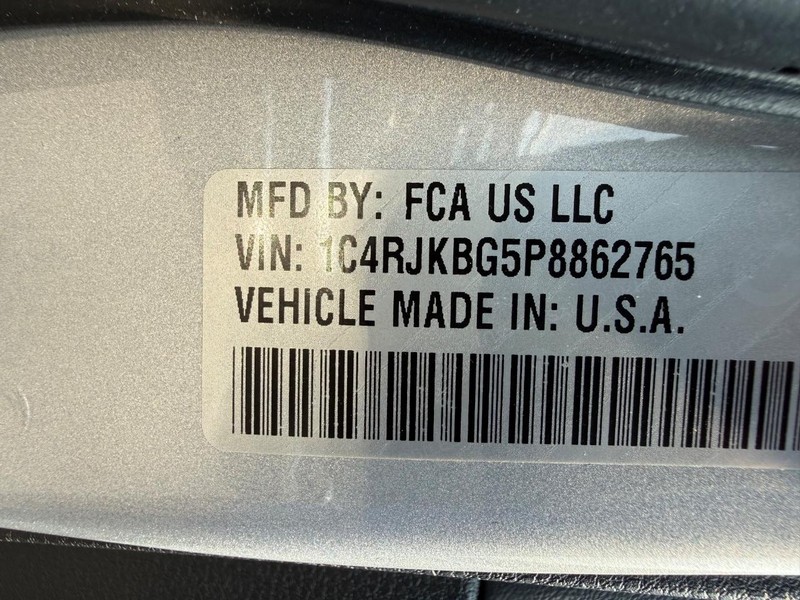 Jeep Grand Cherokee L Vehicle Image 30