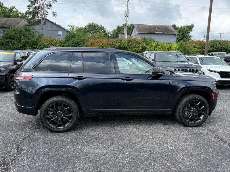 Jeep Grand Cherokee 4xe Vehicle Image 02