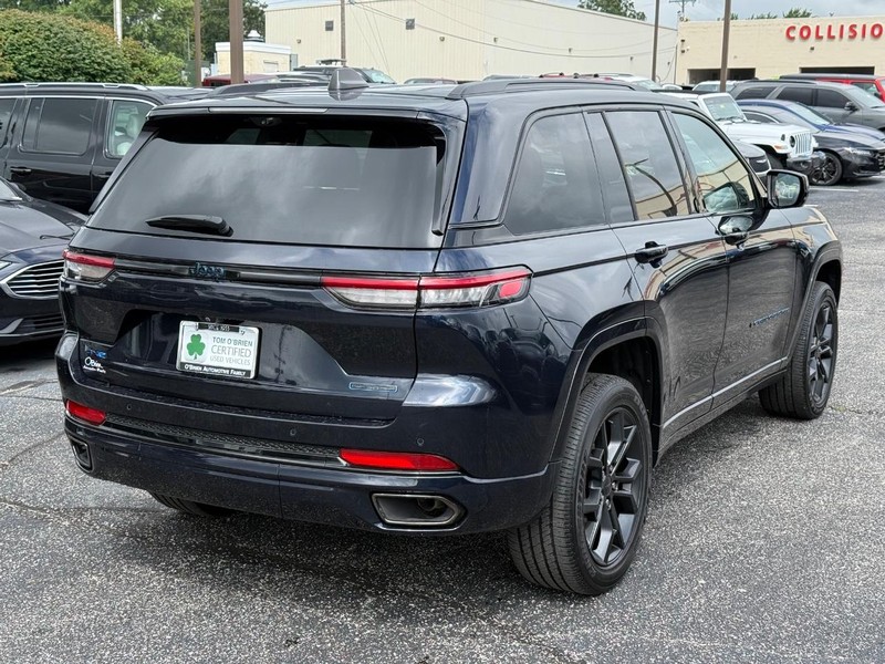 Jeep Grand Cherokee 4xe Vehicle Image 03