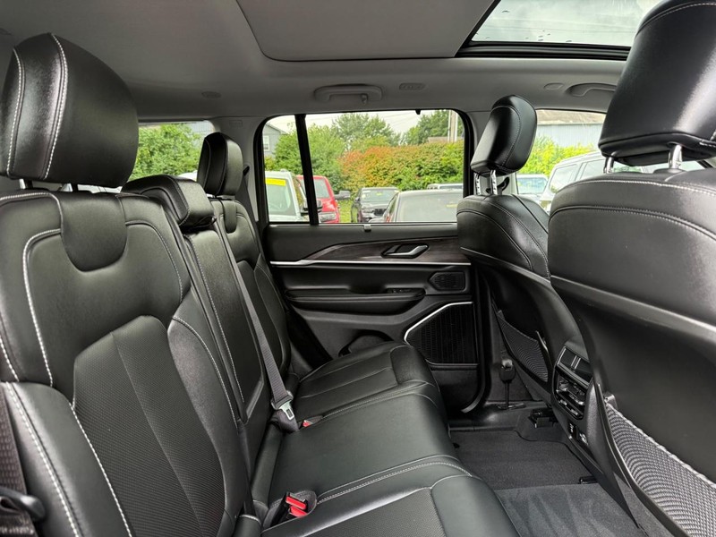 Jeep Grand Cherokee 4xe Vehicle Image 11