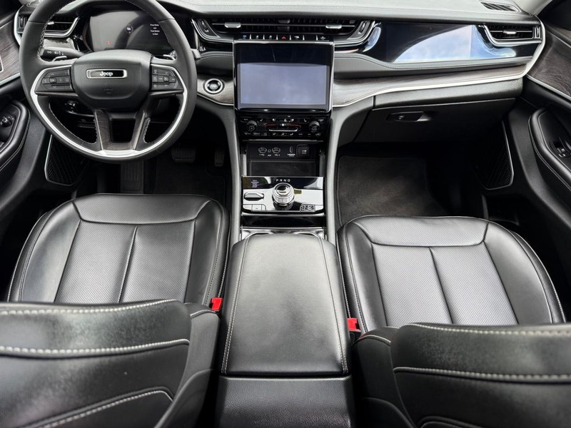 Jeep Grand Cherokee 4xe Vehicle Image 13