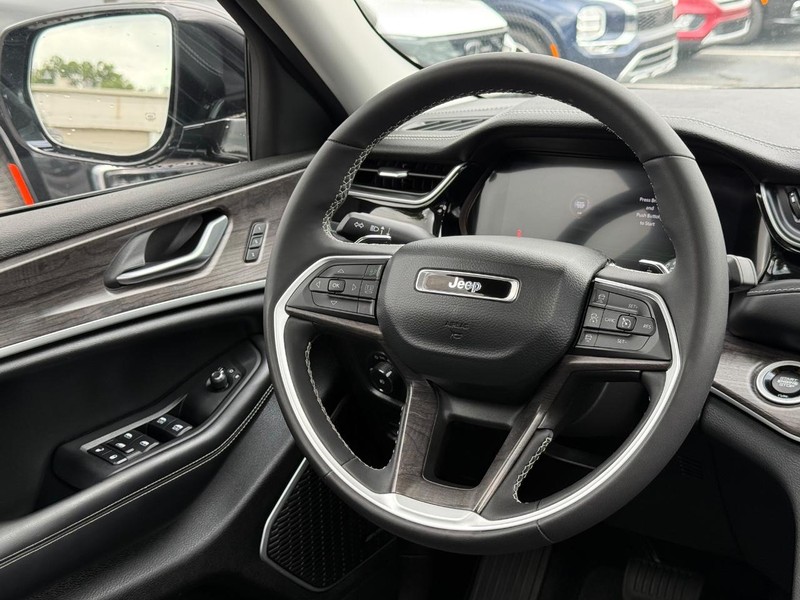 Jeep Grand Cherokee 4xe Vehicle Image 14