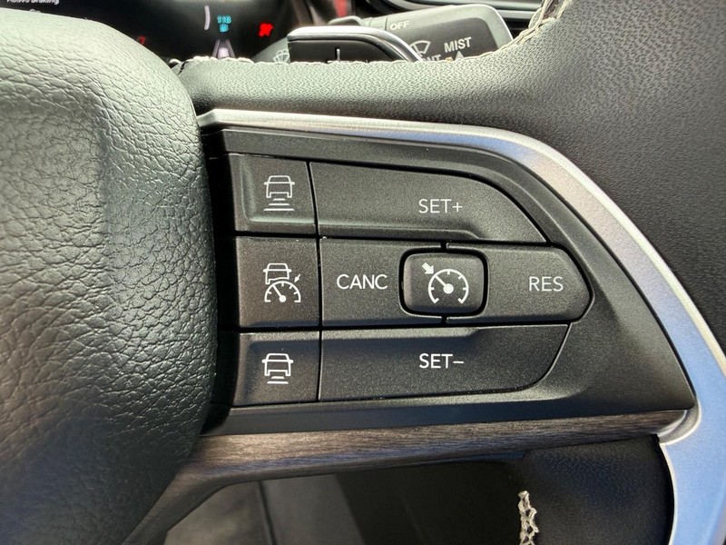 Jeep Grand Cherokee 4xe Vehicle Image 16