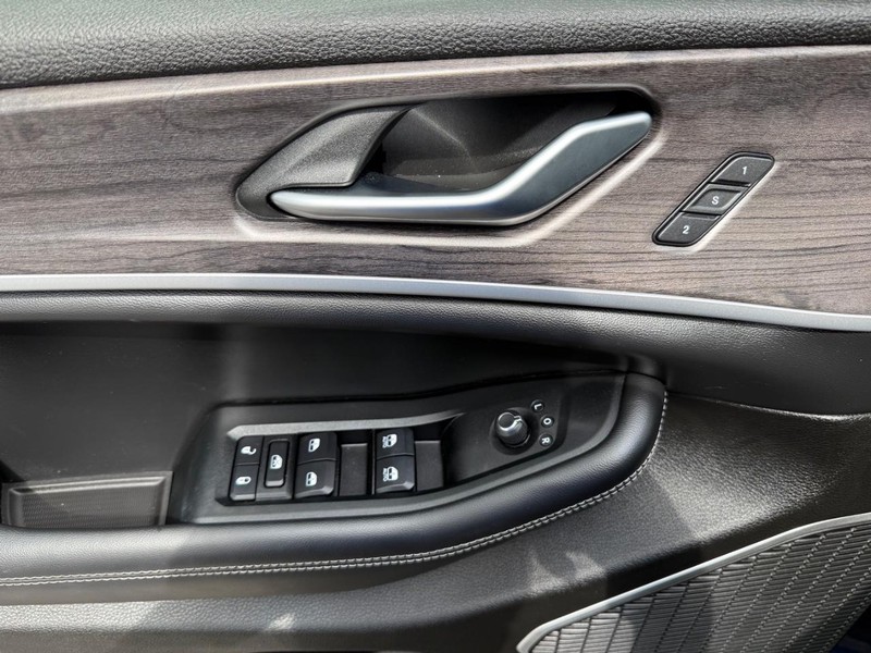 Jeep Grand Cherokee 4xe Vehicle Image 27
