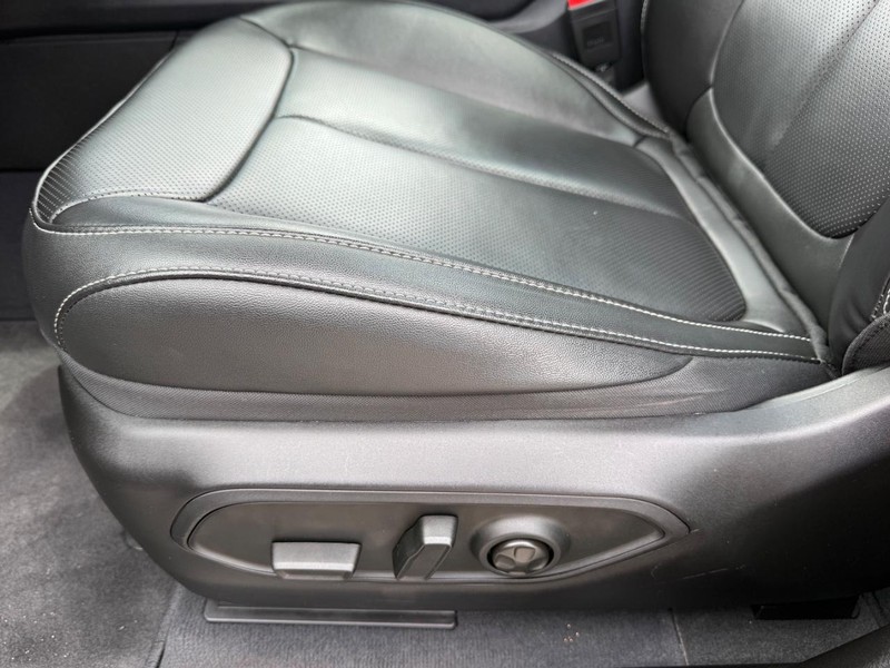 Jeep Grand Cherokee 4xe Vehicle Image 28