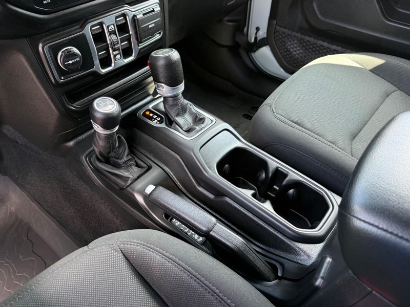 Jeep Wrangler 4xe Vehicle Image 21